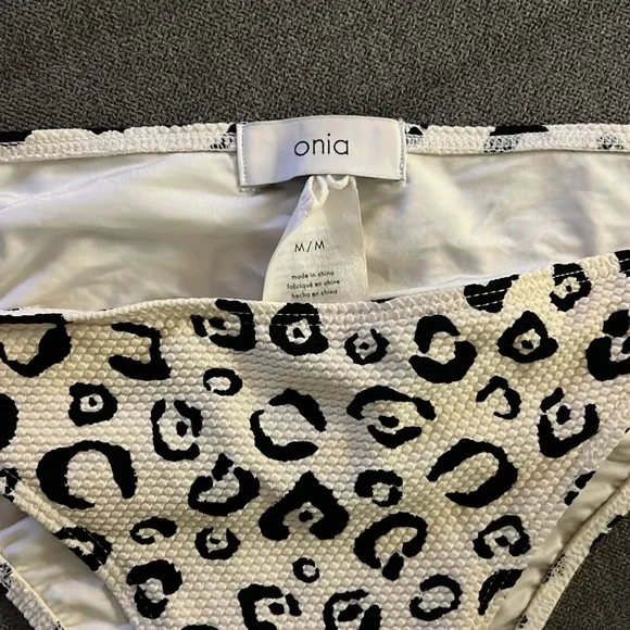 Onia women’s white & black leopard underwire bikini. Size M - Picture 2 of 4